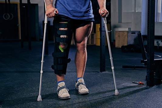 Ausili ortopedici: stampelle e tutore